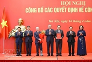 Top leader hands over Politburo decision on N.A. Party Committee for 2025–2030 term